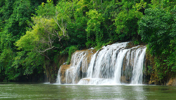 saiyok-yai-waterfall